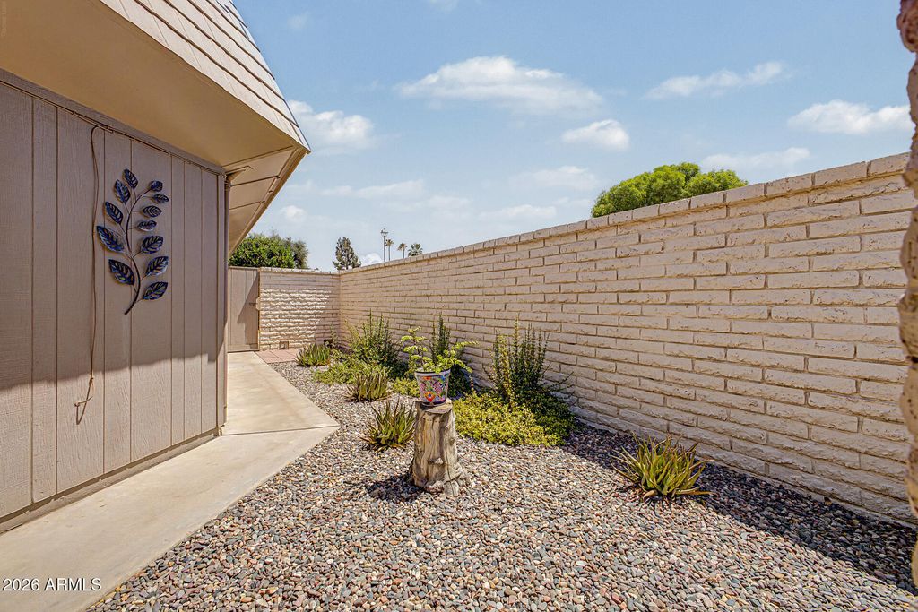 Image 29 of property listing at 10429 W HUTTON Drive, Sun City, AZ 85351