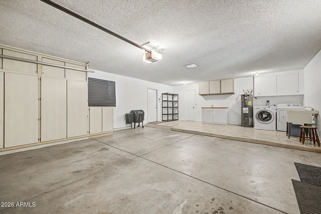 Image 30 of property listing at 10429 W HUTTON Drive, Sun City, AZ 85351