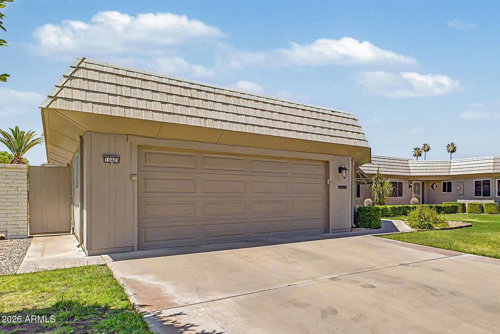 Image 35 of property listing at 10429 W HUTTON Drive, Sun City, AZ 85351