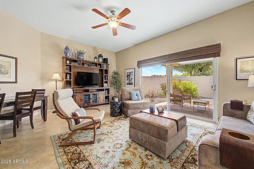 Image 4 of property listing at 10429 W HUTTON Drive, Sun City, AZ 85351
