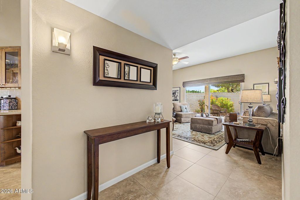 Image 8 of property listing at 10429 W HUTTON Drive, Sun City, AZ 85351