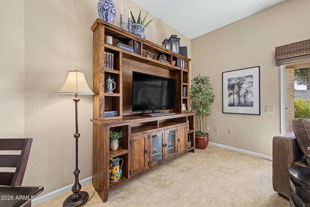 Image 9 of property listing at 10429 W HUTTON Drive, Sun City, AZ 85351