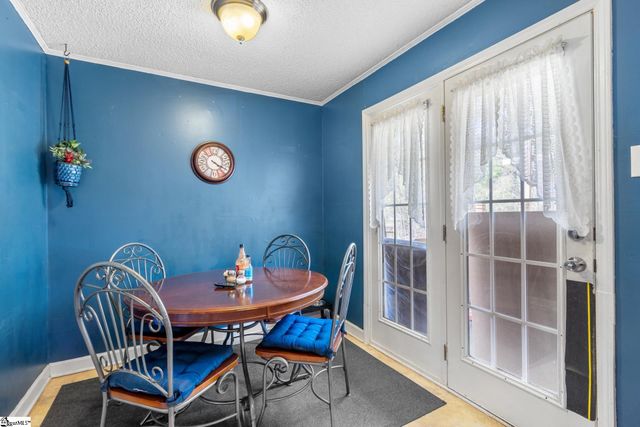 89 Dakota Drive, Laurens, SC 29360