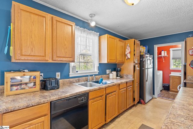 89 Dakota Drive, Laurens, SC 29360