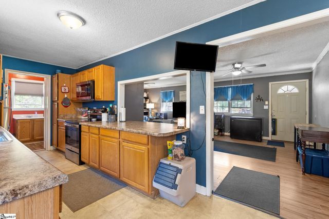 89 Dakota Drive, Laurens, SC 29360