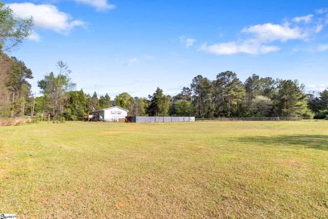 89 Dakota Drive, Laurens, SC 29360