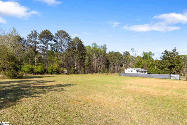 89 Dakota Drive, Laurens, SC 29360