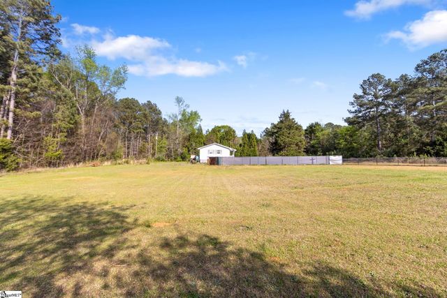 89 Dakota Drive, Laurens, SC 29360