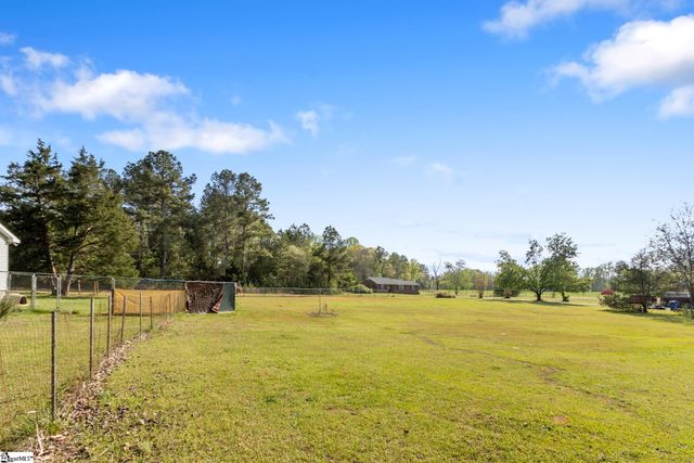 89 Dakota Drive, Laurens, SC 29360