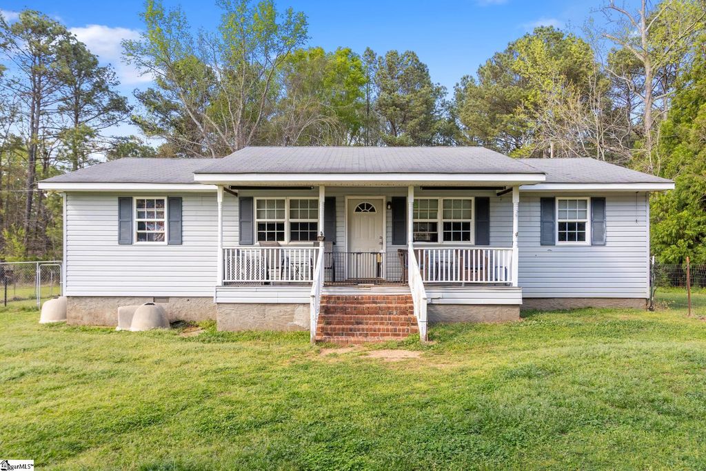 89 Dakota Drive, Laurens, SC 29360