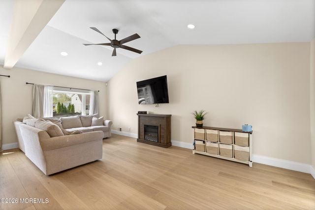 31 Virginia Avenue, Hazlet, NJ 07730