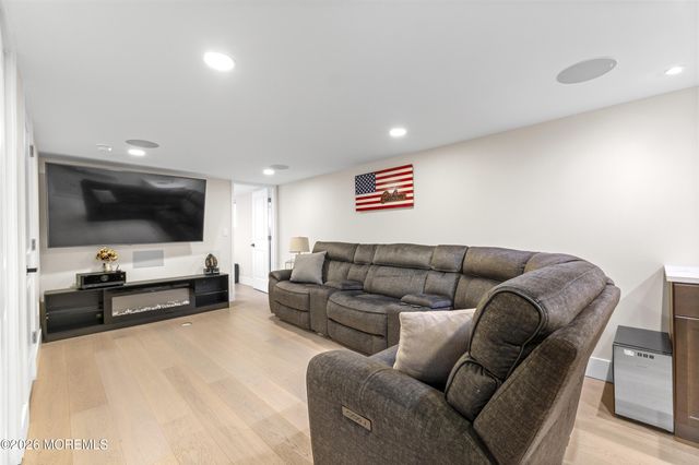 31 Virginia Avenue, Hazlet, NJ 07730