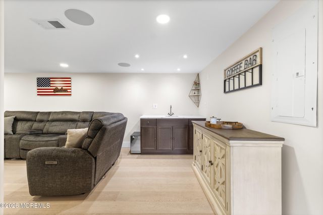31 Virginia Avenue, Hazlet, NJ 07730