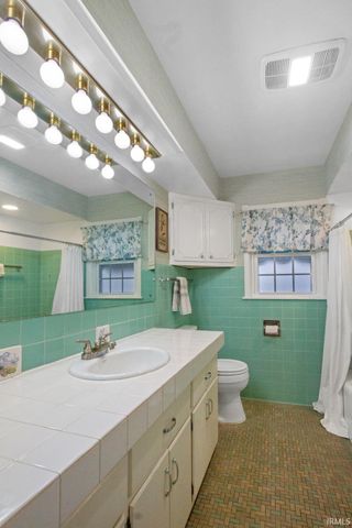 1200 S Burkhardt Road, Evansville, IN 47715