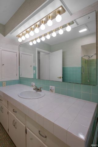 1200 S Burkhardt Road, Evansville, IN 47715