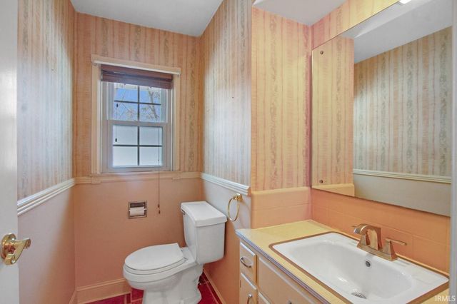 1200 S Burkhardt Road, Evansville, IN 47715