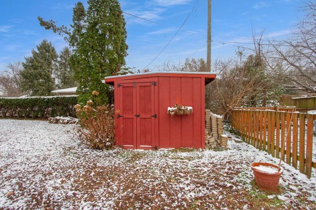 1200 S Burkhardt Road, Evansville, IN 47715