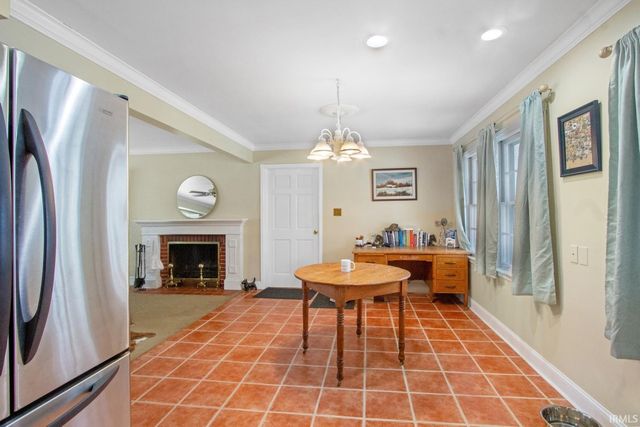 1200 S Burkhardt Road, Evansville, IN 47715