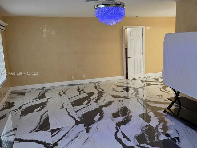 5240 SW 10th Ct, Plantation, FL 33317