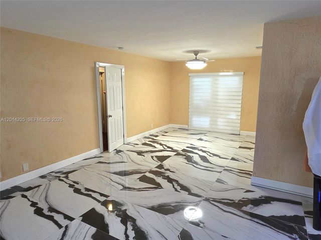 5240 SW 10th Ct, Plantation, FL 33317