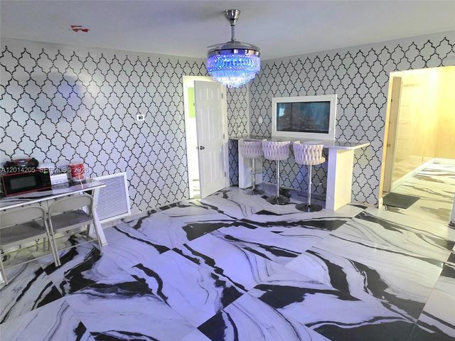 5240 SW 10th Ct, Plantation, FL 33317