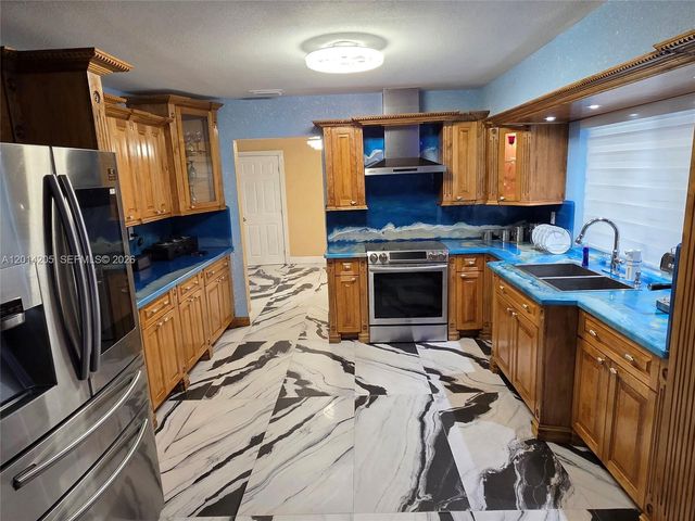 5240 SW 10th Ct, Plantation, FL 33317