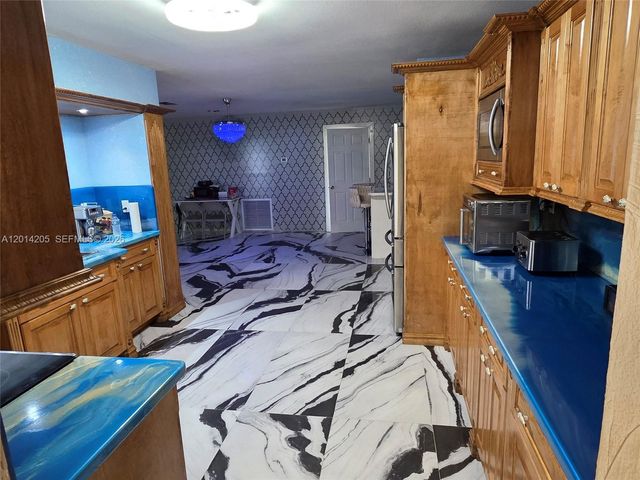 5240 SW 10th Ct, Plantation, FL 33317