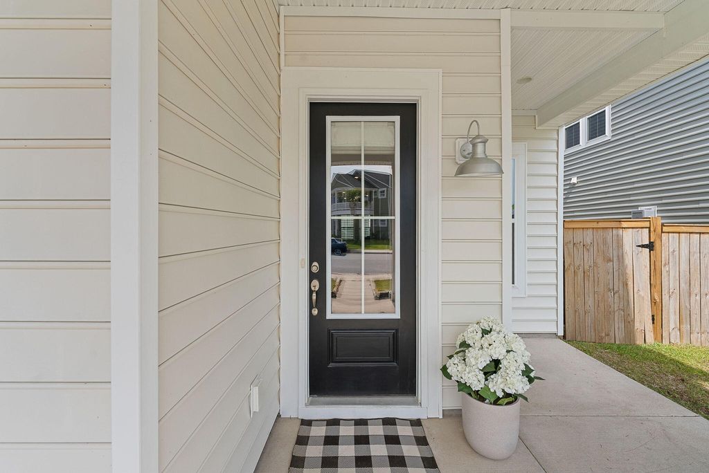 Image 2 of property listing at 156 Salt Yard Landing, Summerville, SC 29485