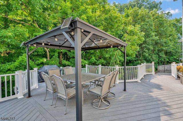 11 Monica Ct, Branchburg Twp., NJ 08876