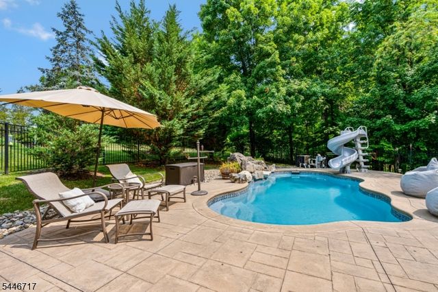 11 Monica Ct, Branchburg Twp., NJ 08876