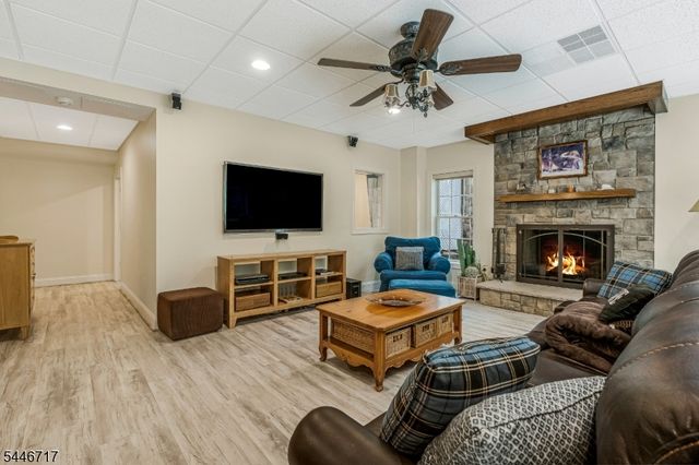 11 Monica Ct, Branchburg Twp., NJ 08876