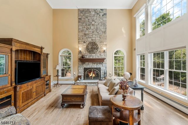 11 Monica Ct, Branchburg Twp., NJ 08876
