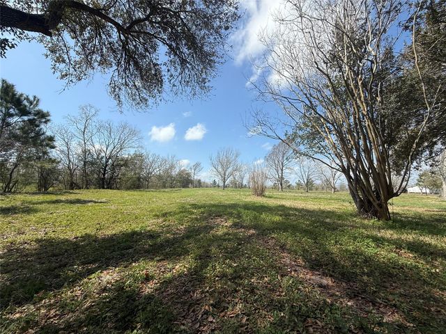 1914 1st Street, Liverpool, TX 77577