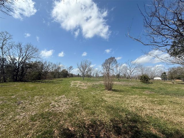 1914 1st Street, Liverpool, TX 77577