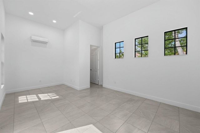 9368 Cantal Circle E, Parkland, FL 33076