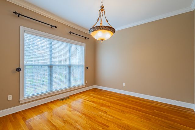 306 Hillcrest Dr, Tullahoma, TN 37388