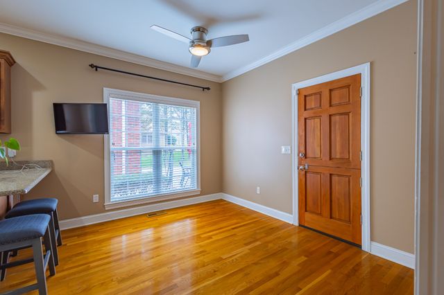 306 Hillcrest Dr, Tullahoma, TN 37388