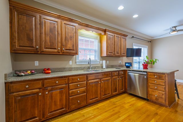 306 Hillcrest Dr, Tullahoma, TN 37388