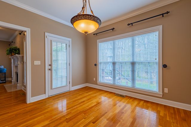 306 Hillcrest Dr, Tullahoma, TN 37388