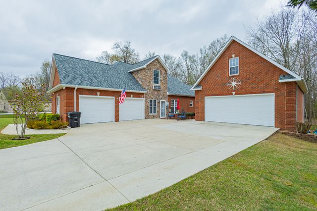 306 Hillcrest Dr, Tullahoma, TN 37388