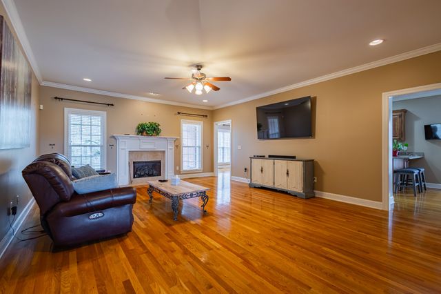 306 Hillcrest Dr, Tullahoma, TN 37388