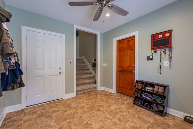 306 Hillcrest Dr, Tullahoma, TN 37388