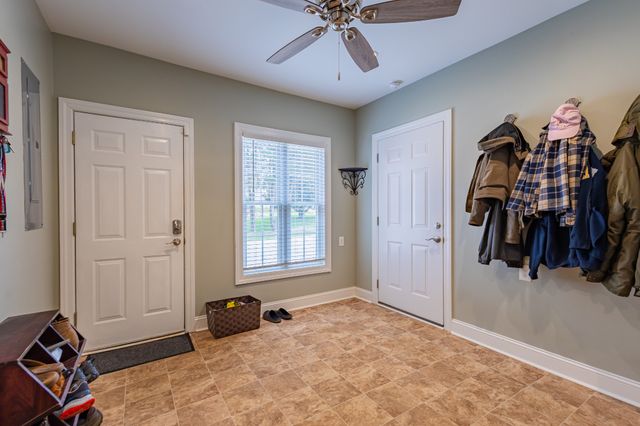 306 Hillcrest Dr, Tullahoma, TN 37388