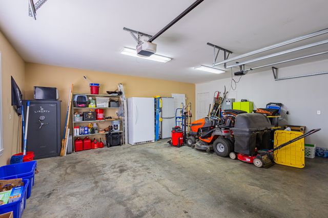 306 Hillcrest Dr, Tullahoma, TN 37388