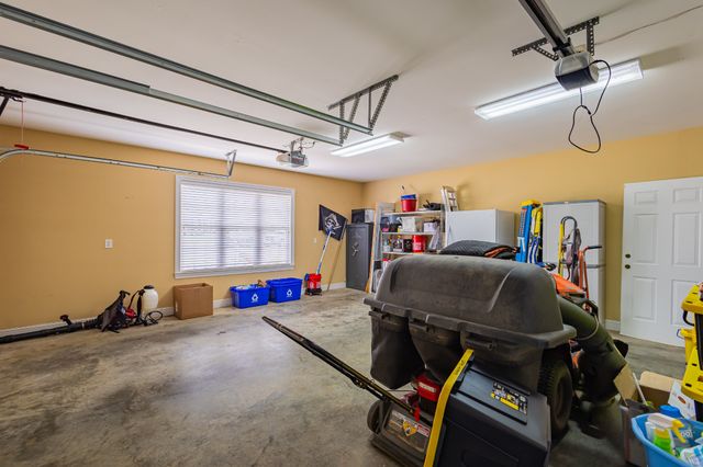 306 Hillcrest Dr, Tullahoma, TN 37388