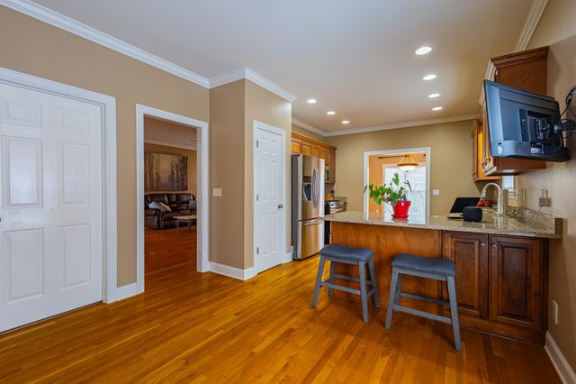 306 Hillcrest Dr, Tullahoma, TN 37388