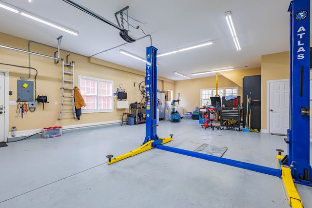 306 Hillcrest Dr, Tullahoma, TN 37388