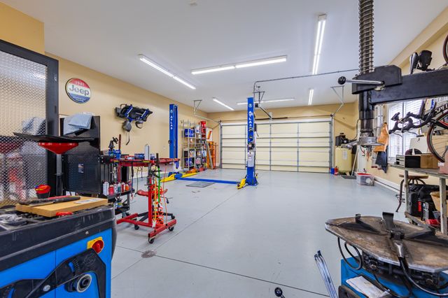 306 Hillcrest Dr, Tullahoma, TN 37388