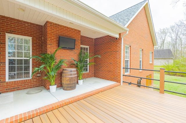 306 Hillcrest Dr, Tullahoma, TN 37388