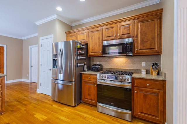 306 Hillcrest Dr, Tullahoma, TN 37388